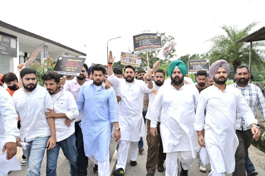 Punjab Youth Congress Gheraos Education Minister Harjot Bains' Residence, Breaks Barricades During Protest, Demands Resignation