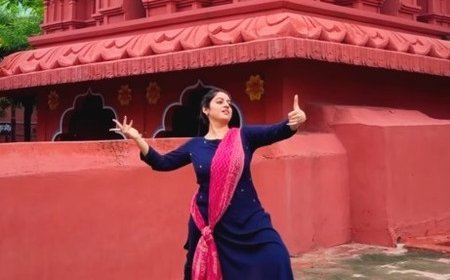 Deepika Singh performs an impromptu dance in Bhartari Gufa 