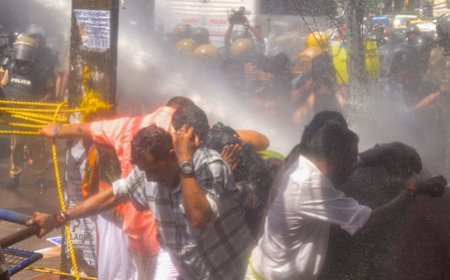 Water cannons used on Karni Sena protesters in Jaipur as demonstrators remove barricades