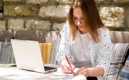 Is It Safe to Use an Essay Writing Service in the UK? The Honest and Legal Answer