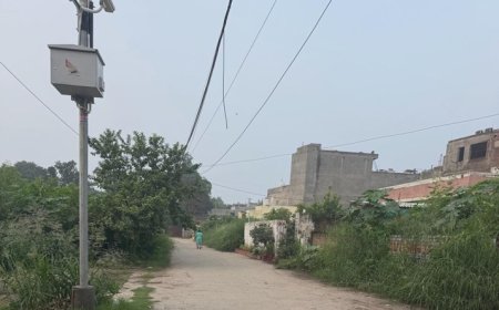 VIP Road Leading to SDM Office Turns into ‘Snake Road’, Residents Demand Immediate Action