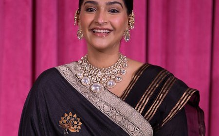 Sonam Kapoor exudes elegance in black saree, statement jewellery at Mumbai event