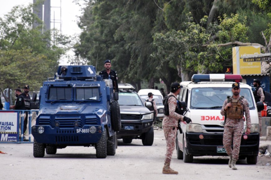 Death toll rises to 15 in suicide attack at police station in Pakistan 