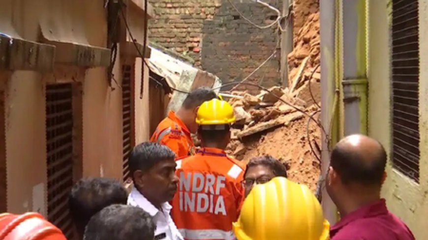 Old building in Kolkata collapses; one woman killed, 19 still trapped inside