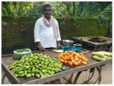  'Balika Vadhu' serial director sells veggies in UP's Azamgarh