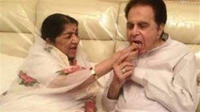 When Lata Mangeshkar wished 'Bade Bhai Dilip Kumar ji' 