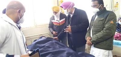 Balbir Sidhu meets injured farmers in Civil Hospital, Mohali