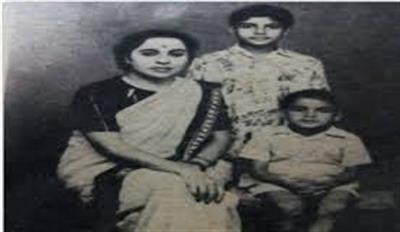 Big B posts throwback picture with mother, brother
