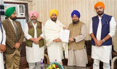 Punjab CM Channi calls on Jathedar Sri Akal Takht Sahib Giani Harpreet Singh