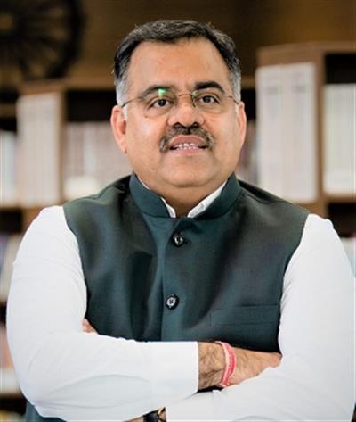 Kejriwal's policy of " mohalla thekas " insult to Anna Hazare: Chugh 