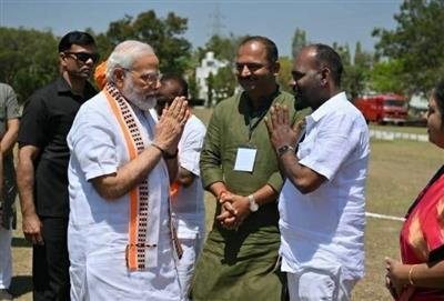 PM's pic with rowdy-sheeter surfaces in K'taka, BJP high command seeks report