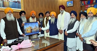 After being appointed Police Commissioner of Amritsar, Gurpreet Singh Bhullar paid obeisance at Sri Harmandir Sahib