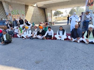 Bharat Bandh: Kaithal farmers blocked roads at four places, protested and raised slogans against the government
