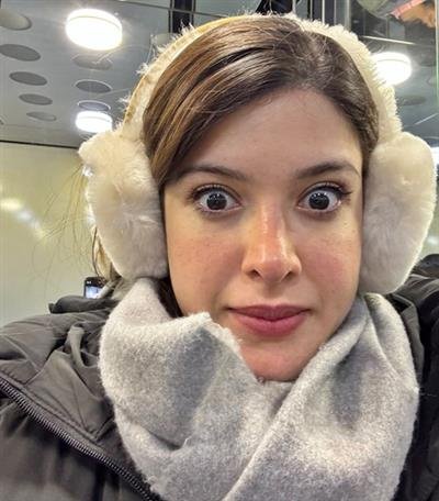 Shanaya Kapoor shares ‘random selfies in the cold’